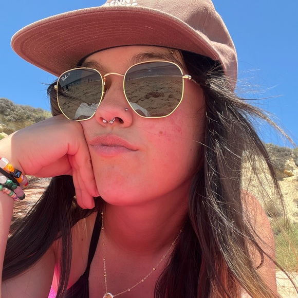 Meet your Posher, Iris - Picture 1 of 1